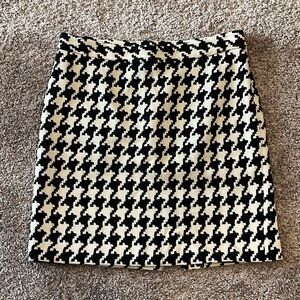 White House Black Market Houndstooth Mini Skirt, Size 12